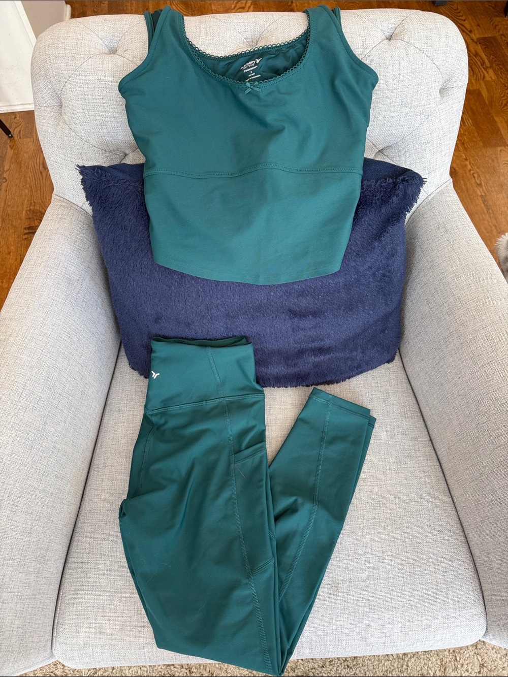 Old Navy Teal High-Rise Leggings and Matching Crop Tank